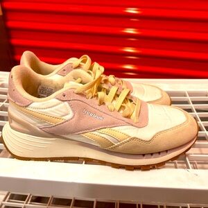Pink Tan White Reebok Sneakers Womens 8 BNWOT Never Worn